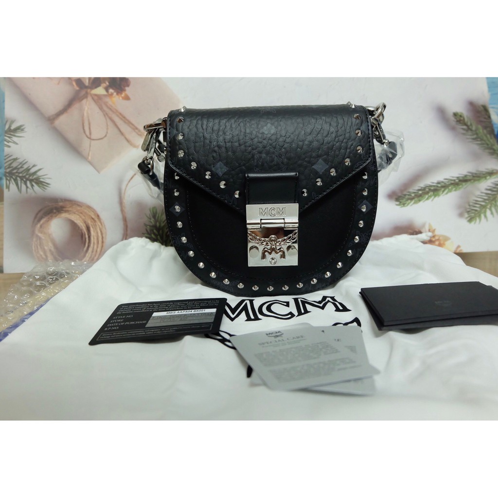 กระเป๋า MCM - Patricia Saddle Bag สะพายได้ 📷ทั้งCrossbody และถือเป็น Handle Bag ดีเทลหมุดรอบ  (มือ1Shop Kingpower )