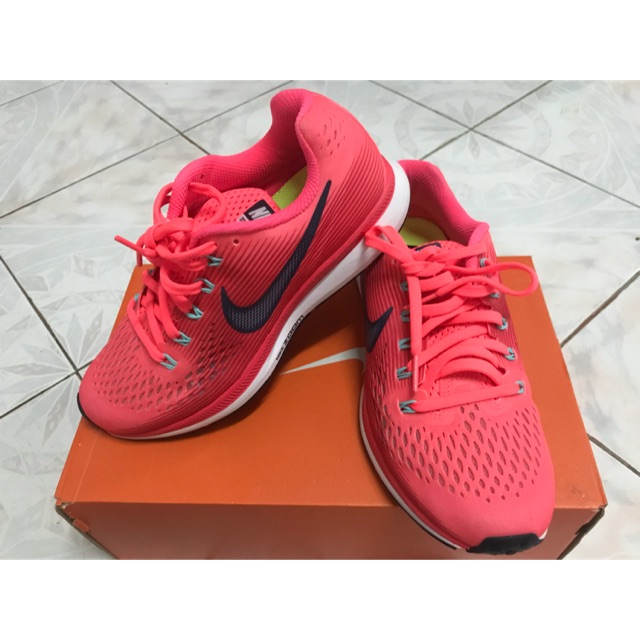 รองเท้า Nike