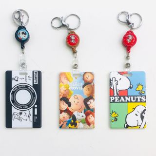ที่ใส่บัตรอะคีริคสกรีนลายการ์ตูน มีที่คล้องกุญแจและที่เกี่ยวกระเป๋า มี 12 ลายค่ะ 🐰🐰ราคา100 บาท​