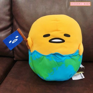 ตุ๊กตาไข่ขี้เกียจ Gudetama Soccer ขนาด 30 x 20 x 17 ซม. ลายลูกโลก ชูธง