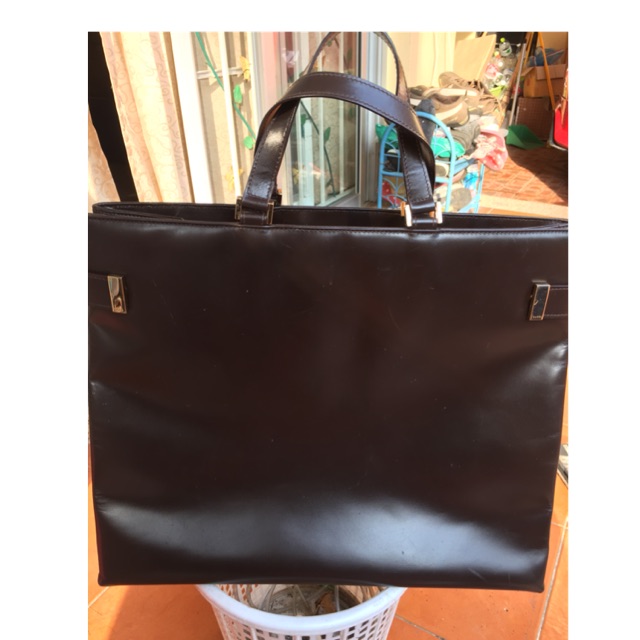 Gucci bags  ใส่เอกสารมีร่องรอยเยอะมาก สภาพใช้งาน