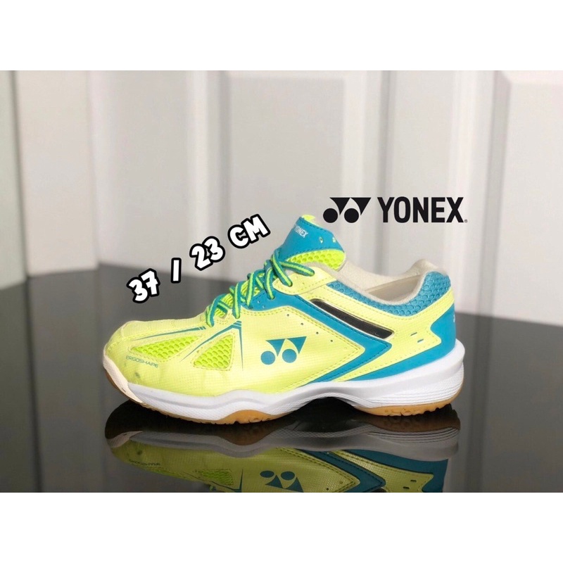 รองเท้ากีฬา Yonex Size 37 ของแท้ มือสอง