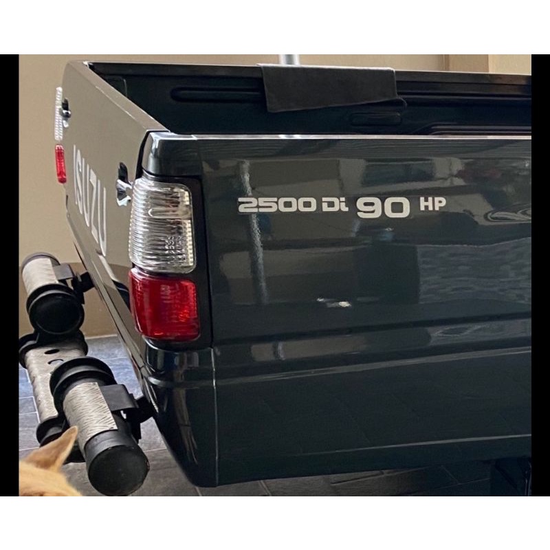 สติ๊กเกอร์ 2500 Di  90 HP ติดแก้มท้ายรถ ISUZU Dragon ราคา ถูกที่สุด ดีลบีเคเค แกลเลอรีภาพที่ 2