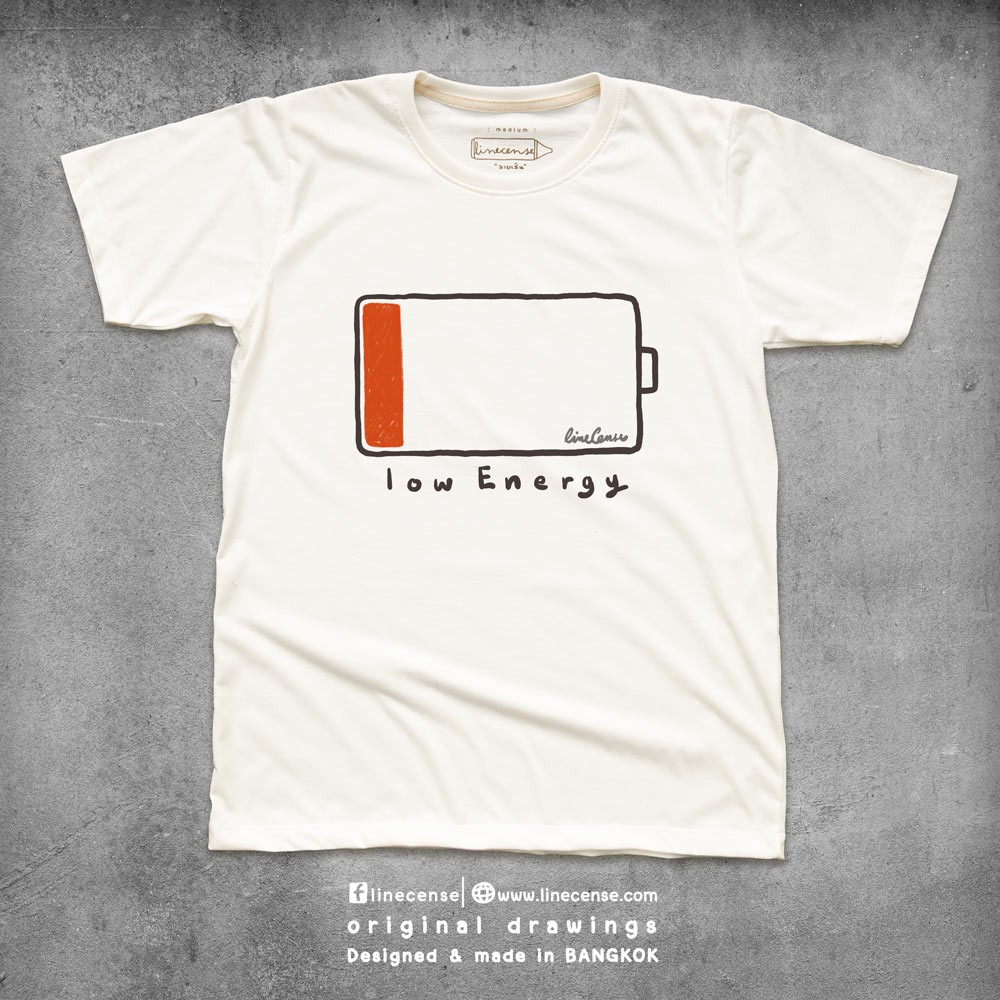 " Low Energy " t-shirt collection เสื้อยืดสีออฟไวท์ ลายแบตต่ำ แบตสีแดง เสื้อคู่ เสื้อครอบครัว