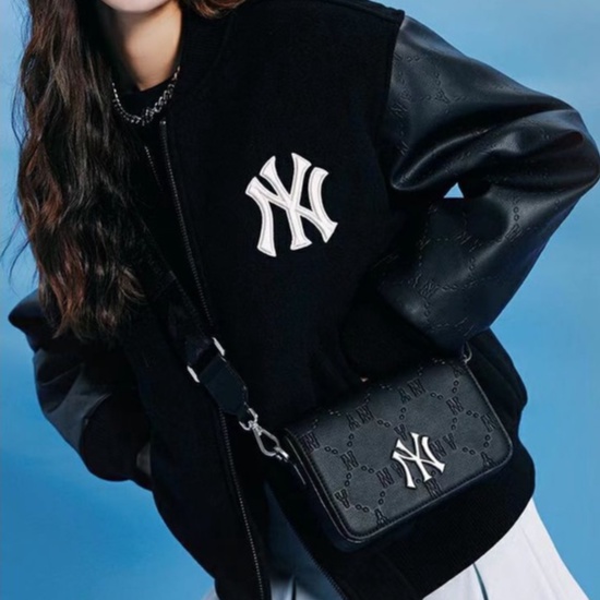 MLB (พร้อมส่ง) กระเป๋าMLB MONOGRAM DIA EMBO MINI CROSS BAG กระเป๋าสะพายข้าง กระเป๋าNY ของแท้💯%