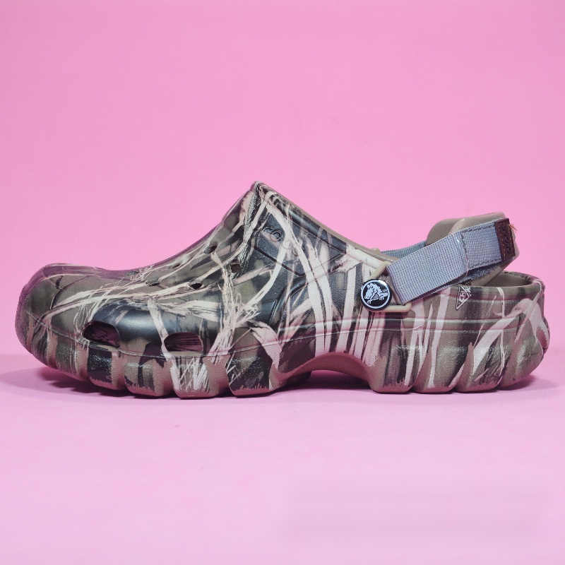 รองเท้า croc ผู้ชาย CLASSIC ALL-TERRAIN รองเท้าหัวโตผู้หญิง cross รองเท้าชายหาด น้ําหนักเบา ใส่สบาย เหมาะกับการเดินทาง สําหรับผู้ชาย#202651