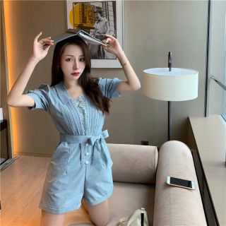 เสื้อแฟชั่น จั๊มสูท สีสวยทั้ง 2 สี ดีเทลแต่งลูกไม้ฉลุ