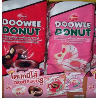Doowee Donut ดูวี่ โดนัท มีไส้ โดนัทเคลือบช็อคโกแลตไส้บาวาเรียน / โดนัทเคลือบสตอเบอร์รีไส้สตอเบอร์รี่ 29กรัม X 12ซอง