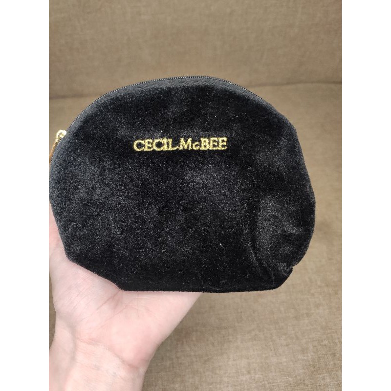 กระเป๋า เครื่องสำอาง ผ้ากำมะหยี่ Cecil McBee