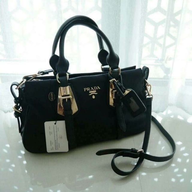 กระเป๋าแบรนด์ PRADA ของแท้