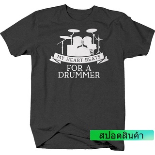 เสื้อยืด พิมพ์ลายกราฟิก My Heart Beats For A Drummer Tempo Music Percussion Love สําหรับผู้ชาย