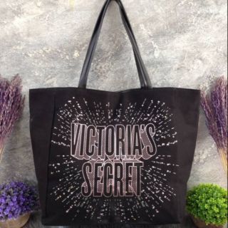 Victoria’s Secret Canvas Tote
กระเป๋าทรง shopping