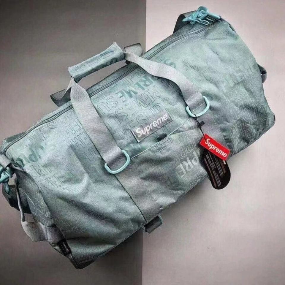 ☎❉۞Spot SUPREME 19SS Duffle Bag Travel Bag LOGO Full Print Travel Bag กระเป๋าทรงถัง กระเป๋าถือ