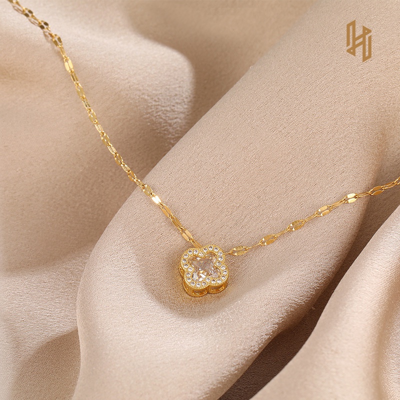 สร ้ อยคอเหล ็ กไทเทเนียมโคลเวอร ์ สีทอง 18K สําหรับผู ้ หญิง ไม ่ ซีดจาง 054n