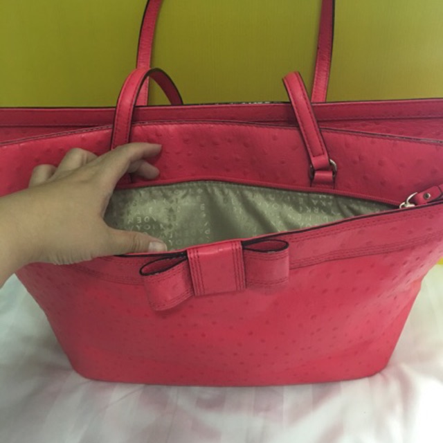 Kate spade pink ostrich leather toteKate spade hot pink ostrich leather tote มือสอง สีจริงเหมือนรูปส