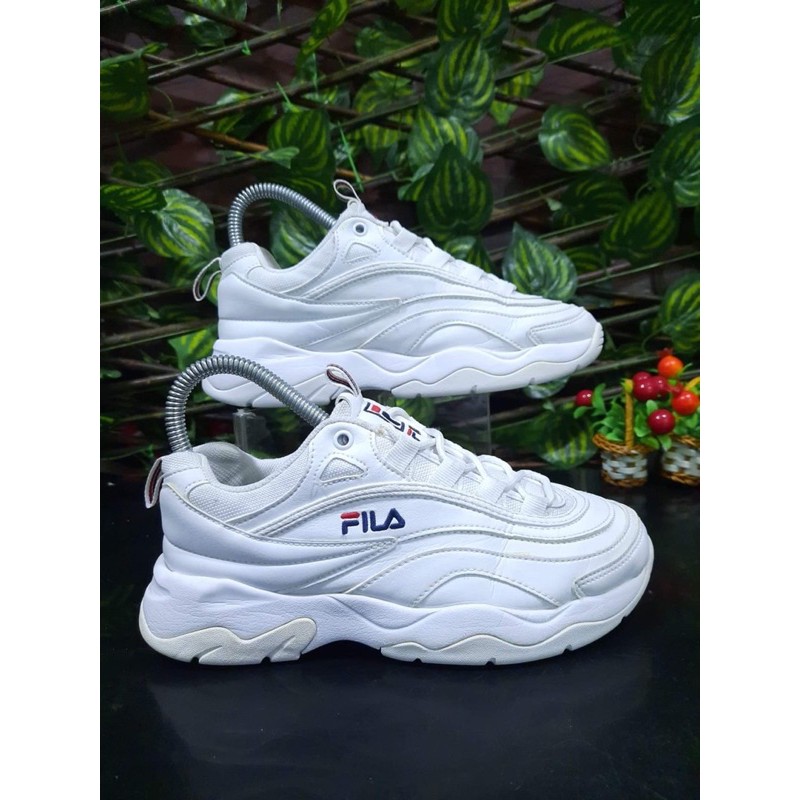 รองเท้าผ้าใบ fila ray มือสอง ของเเท้