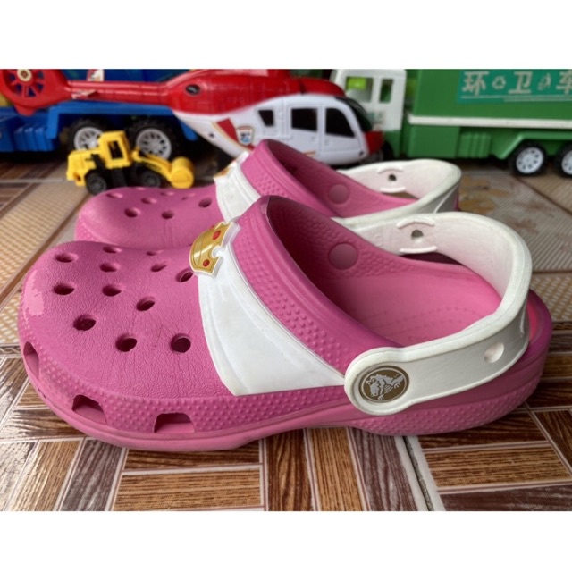 Crocs Disney Aurora Clogs Little Girl's รองเท้าเจ้าหญิง มือสองของแท้ 100% C13=19cm เบอร์ 30.5