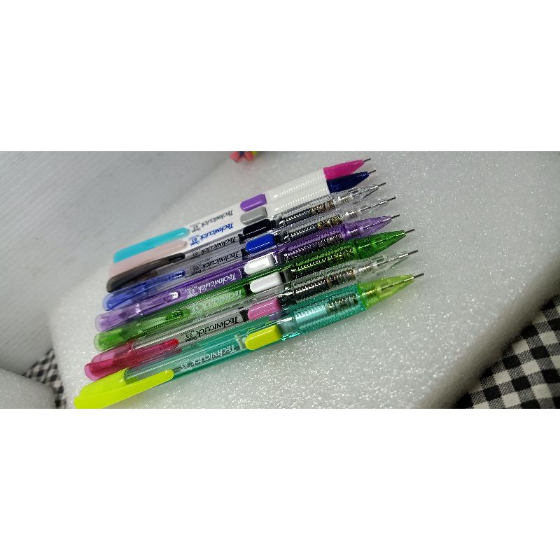 เปิด โปรโมชั่น 1 ฟรี 1 ไปเลย คืนกำไรให้ลูกค้า ดินสอ Pentel ขนาด 0.5 มม. กดข้าง 1แถม 1 เลือกสีไม่ได้
