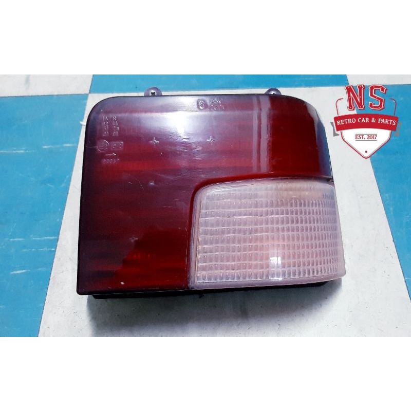 ไฟท้ายรถยนต์ peugeot 205 ข้างขวา