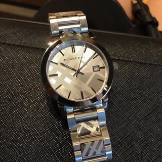 BU9037 size 38 mm. ตัวเรือนและสายสีเงิน สลักลวดลายแบรนด์BURBERRY