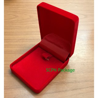 กล่องกำมะหยี่ใส่จี้สีแดง(6ซมx7.4ซมx3ซม)