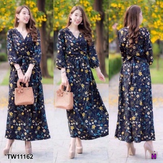 Maxi Dress เดรสยาวคอวีแขนยาว เนื้อผ้าหางกระรอกลายดอกไม้