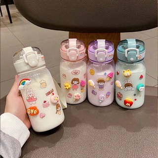 * พร้อมส่ง * ขวดน้ำสำหรับเด็กแบบใส ขวดน้ำขนาด 350 ml ขวดน้ำสำหรับพกพา แถมฟรีสติ๊กเกอร์ 3D สุดน่ารัก พร้อมสายคล้องมือ