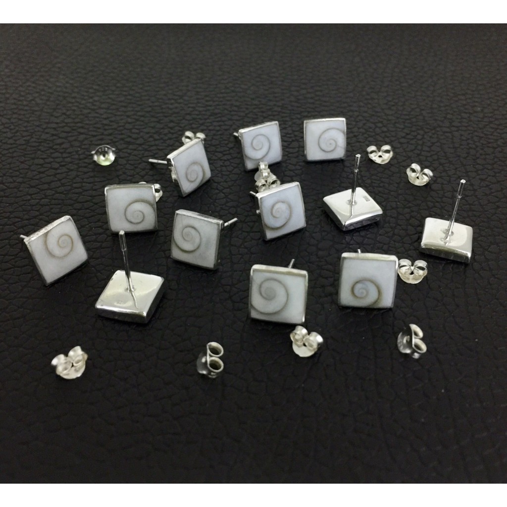 ไม่ต้องเสียค่าส่ง (ส่งฟรีไม่ต้องใช้โค้ช) ต่างหูเงินแท้ 925 แบบติดหู สี่เหลี่ยม หอย Shiva Eye Silver 