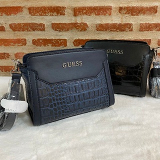 กระเป๋าสะพายผู้หญิง สีน้ำเงิน สีดำ GUESS CROC EFFECT SHOULDER BAG 002