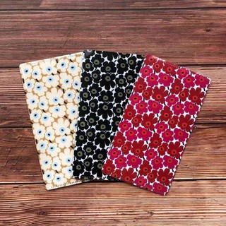 สินค้าพร้อมส่ง!!! ซองแมสซองเก็บหน้ากาก พลาสติกลาย marimekko สามารถเก็บได้ 2 ฝั่ง