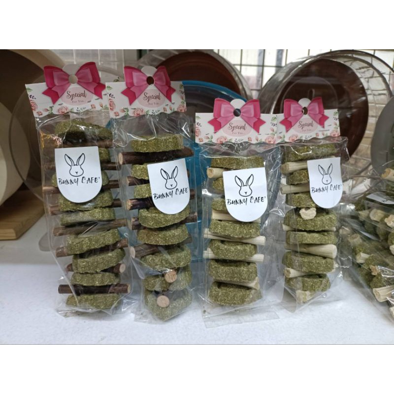 Bunny Cafe โมบายคุกกี้หญ้าทิมโมที่+ไผ่หวานคุกกี้+ไม้แอปเปิ้ล อาหารเเทะลับฟันสัตว์เลี้ยง สัตว์ฟันเเทะ