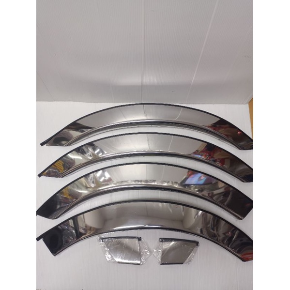 คิ้วล้อรถตู้หัวจรวด TOYOTA HIACE แบบสเตนเลสมีโลโก้และไม่มีโลโก้