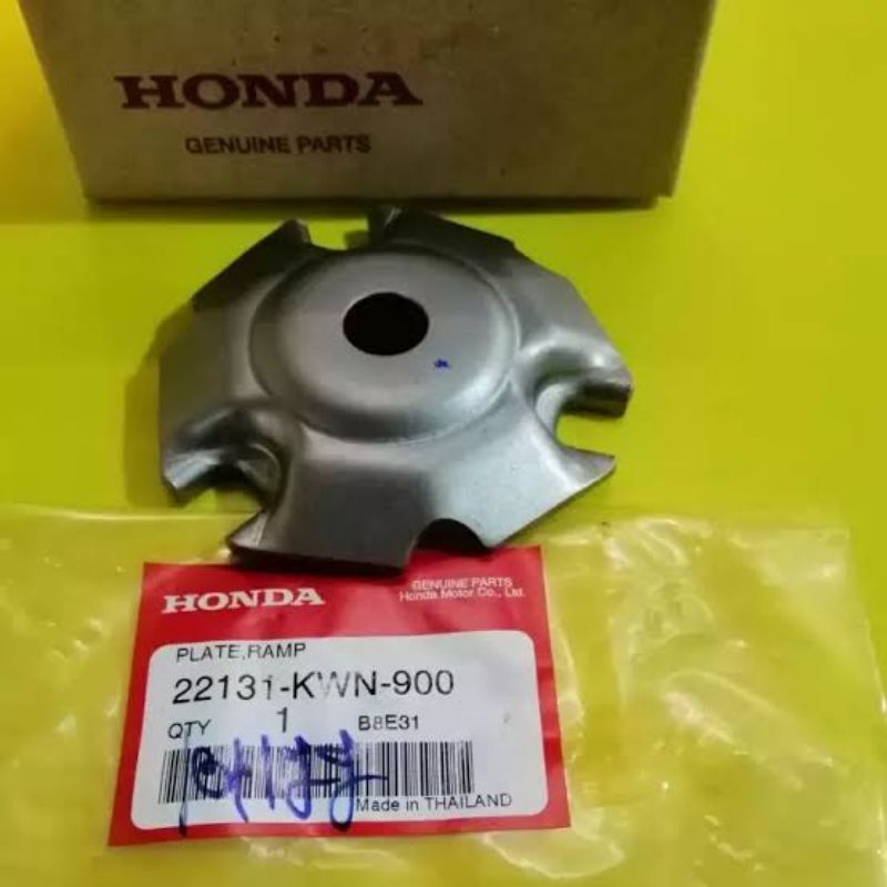 แผ่นโค้งชามหน้า Click 125 i/PCX 125 แท้ศูนย์ 22131-KWN-900