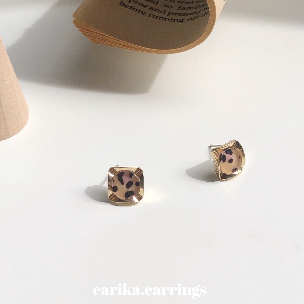 earika.earrings - leopard square stud ต่างหูแป้นทรงสี่เหลี่ยมลายเสือดาวก้านเงินแท้ ผิวแพ้ง่ายใส่ได้
