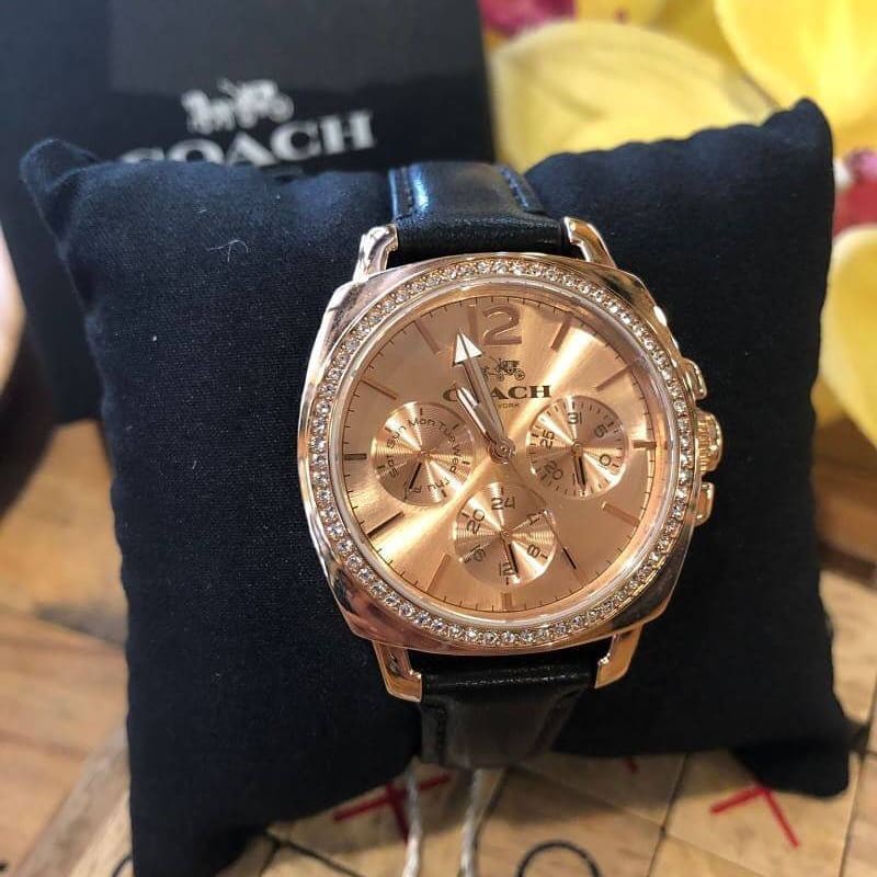 พร้อมส่ง นาฬิกาข้อมือผู้หญิง COACH สายหนังสีดำ หน้าปัดสแตนเลสสีโรสโกลด์ ล้อมด้วยคริสตัลสวยหรู 145021