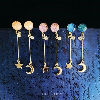 Korea Star Crescent Moon Cute Earrings : ต่างหู ตุ้มหู เกาหลี รูป ดาว และ พระจันทร์ เสี้ยว ประดับ เพชร น่ารัก