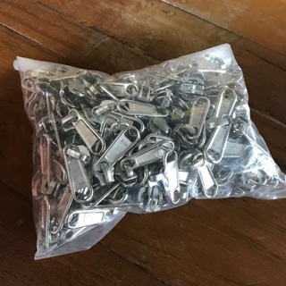 ใช่ หัวซิปยาวเบอร์ 8 ต่อแพ็ค 100 ชิ้น