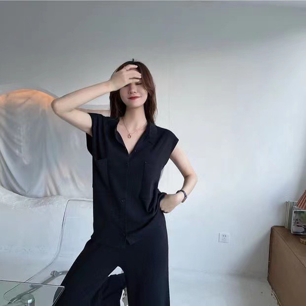 Cicishop(9144)เซตเสื้อแขนกุดคอปก+กางเกงผ้าไหมพรมknit กระดุมผ่ากลางมีดีเทลกระเป๋าตรงอก - รูปที่ 2