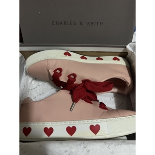 รองเท้าผ้าใบ charles&amp;keith size 38