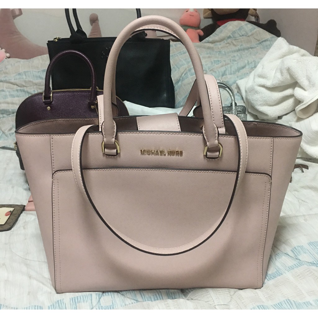 กระเป๋าถือ MK สีชมพูอ่อน แท้ 100% มือ2