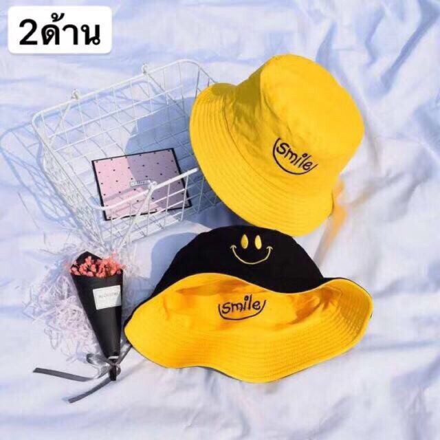 หมวกบั​กเก็ต​ยิ้ม​ของผู้ใหญ่