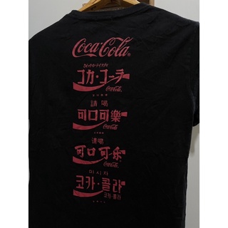 เสื้อยืดผ้าฝ้ายพิมพ์ลายแฟชั่นเสื้อยืดมือสอง COCACOLA COKE X GU POCKET TEE (2019) Size S มือ2
