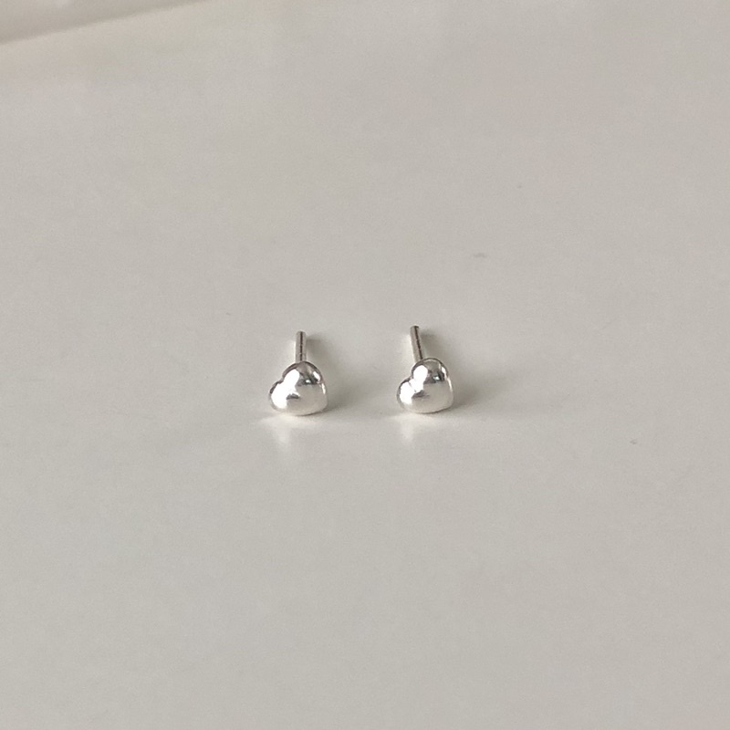 ( โค้ด DMEBK ลด 120.-) Winterwinter Jewelry Silver925 : เครื่องประดับเงินแท้ เงินแท้925 ต่างหูเงิน ต่างหูจิ๋วรูปหัวใจ