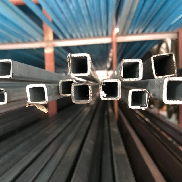 เหล็กกล่อง4หุน(12x12มิล)หนา1.2มิล เคลือบกัลวาไนท์ 1เส้น ยาว6เมตร ต้องตัดไม่เกิน1เมตรก่อนส่ง หรือตามข