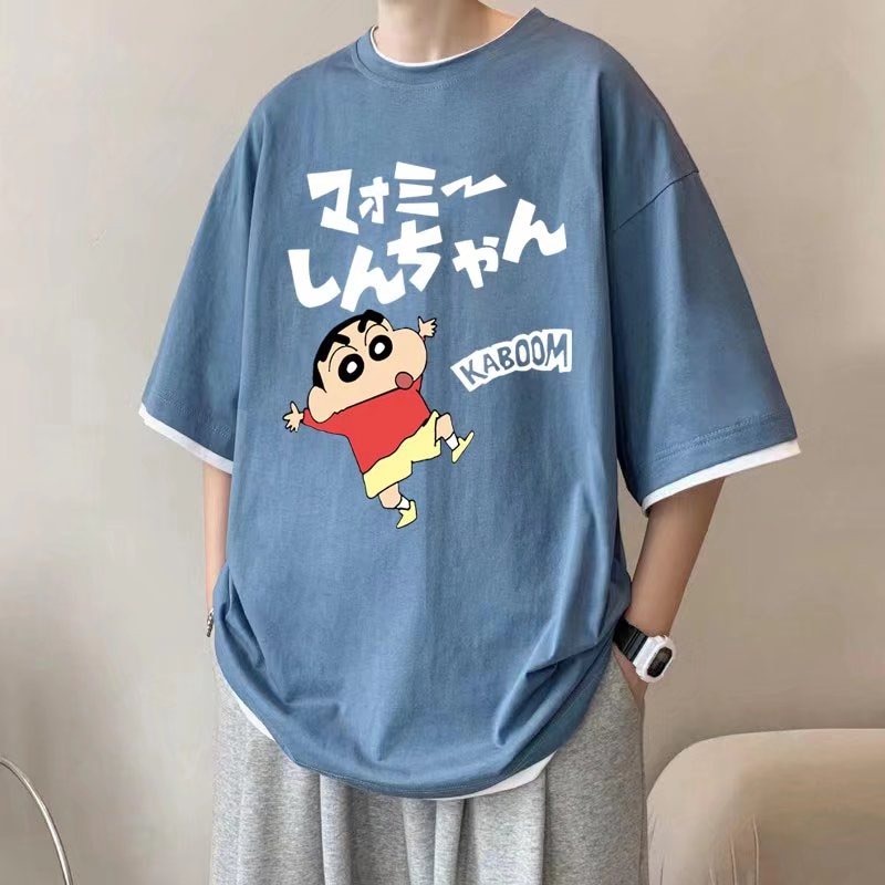 เสื้อยืดแขนสั้นลําลอง คอกลม พิมพ์ลายกราฟฟิคชินจัง ขนาดใหญ่ แฟชั่นฤดูร้อน สไตล์เกาหลี สําหรับผู้ชาย และผู้หญิง 2 ชิ้น