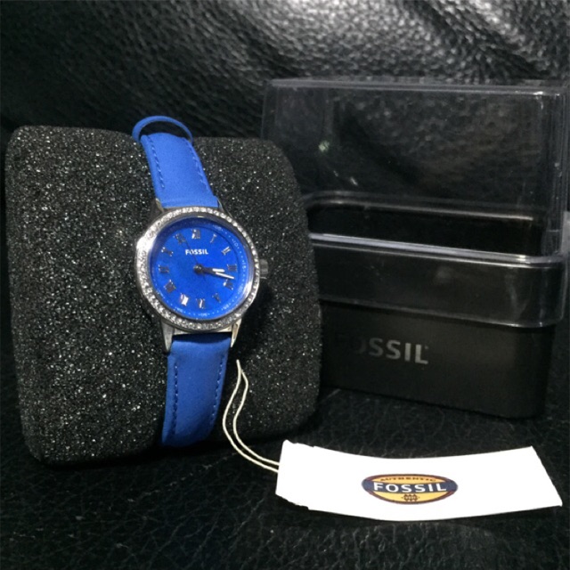 นาฬิกาข้อมือผู้หญิง FOSSIL สายหนังสีฟ้า