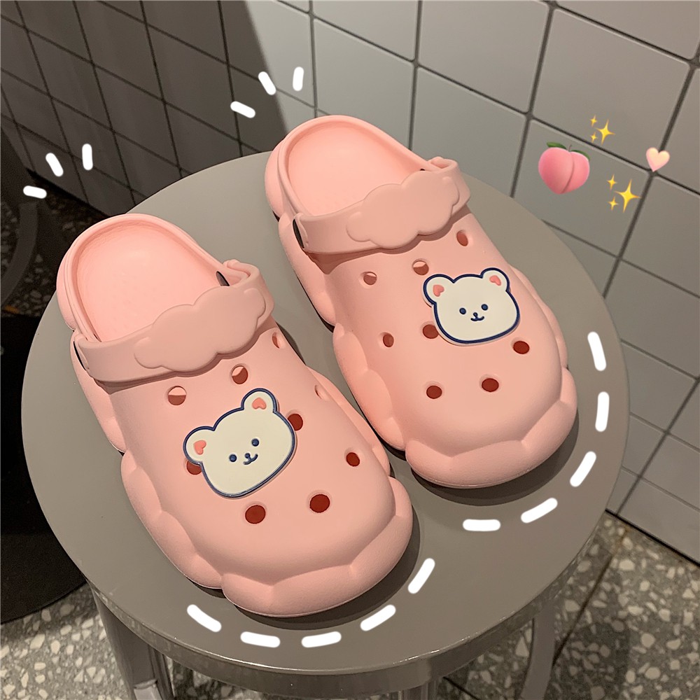 Shoes Studios พลาดแล้วพลาดเลย รองเท้าแตะหัวโตแปะน้องหมี มีรูระบายอากาศได้ดี ราคาถูกเหมือนให้ฟรี รีบจัดเล