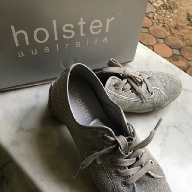 รองเท้าผ้าใบ Holster
