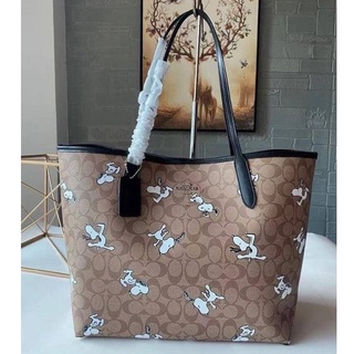 COACH X PEANUTS CITY TOTE IN SIGNATURE CANVAS WITH SNOOPY PRINT