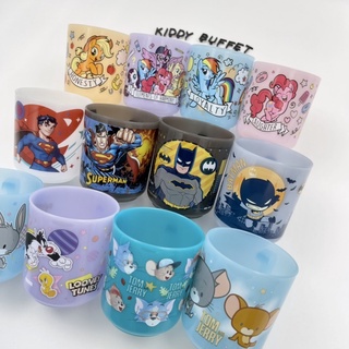 แก้วน้ำพลาสติค🥛 ตกไม่แตก! ลายการ์ตูน ลิขสิทธิ์แท้✨ งานดี เนื้อหนา มีหูจับถนัดมือ